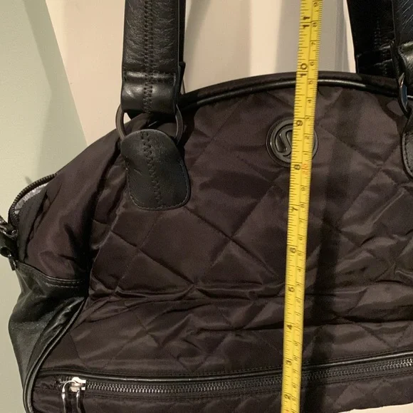 EUC Lululemon quilted carry bag - Picture 8 of 11